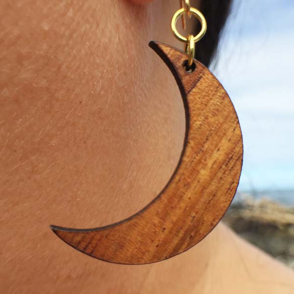 learn about reclaimed koa wood rings made in Hawaii